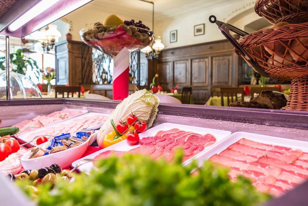 Metzgerei Gasthof Oberhauser - Hotel Zur Post Egling Ngoại thất bức ảnh