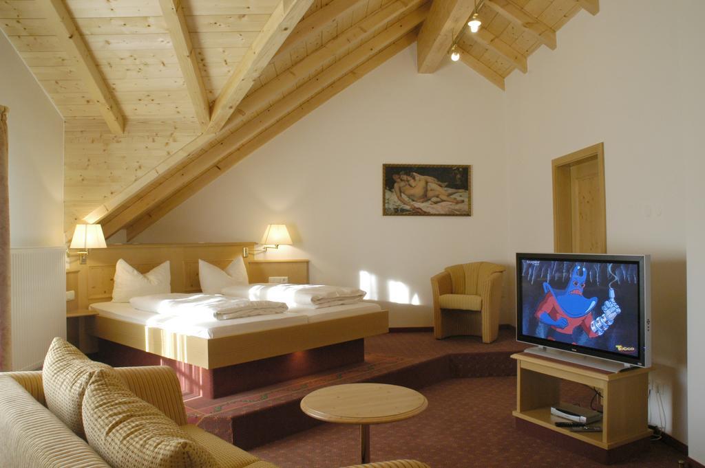 Metzgerei Gasthof Oberhauser - Hotel Zur Post Egling Ngoại thất bức ảnh
